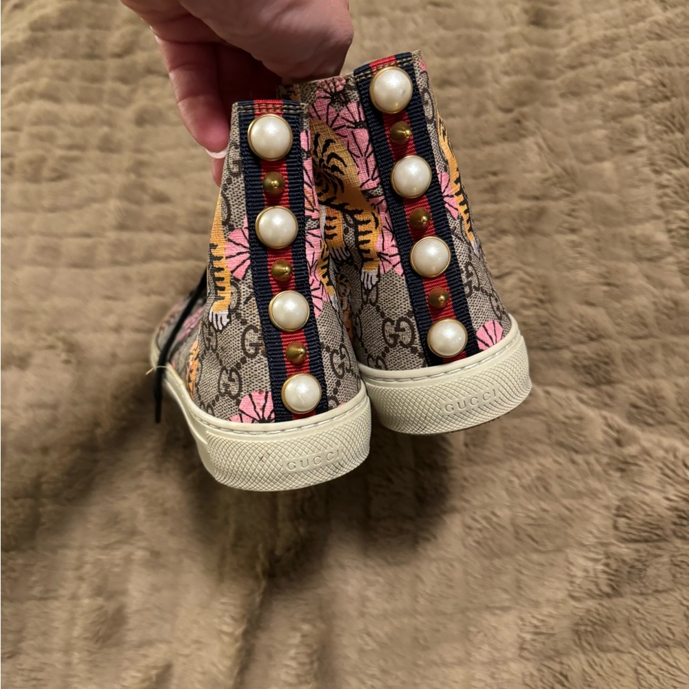 GUCCI tiger high top sneakers 39.5